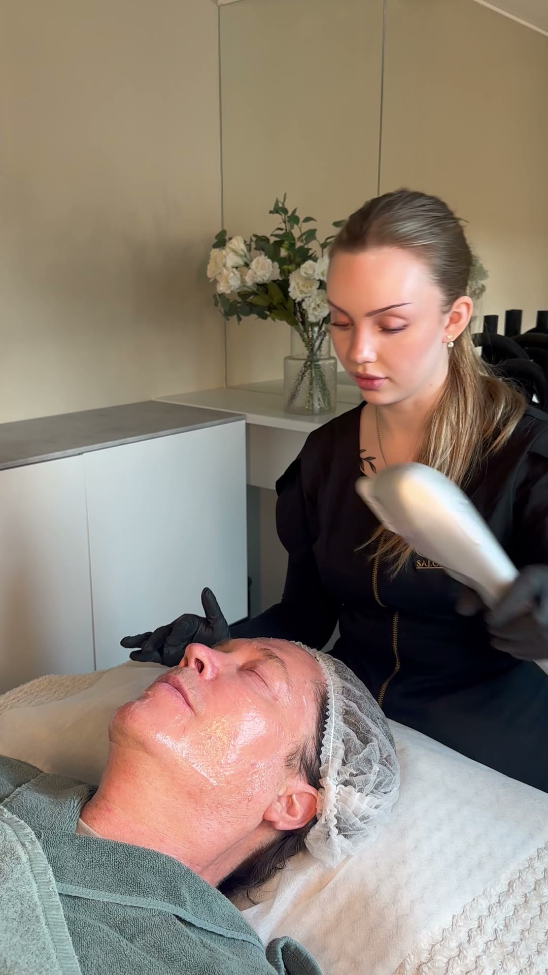 Behandling av ansikte och käklinje med HIFU